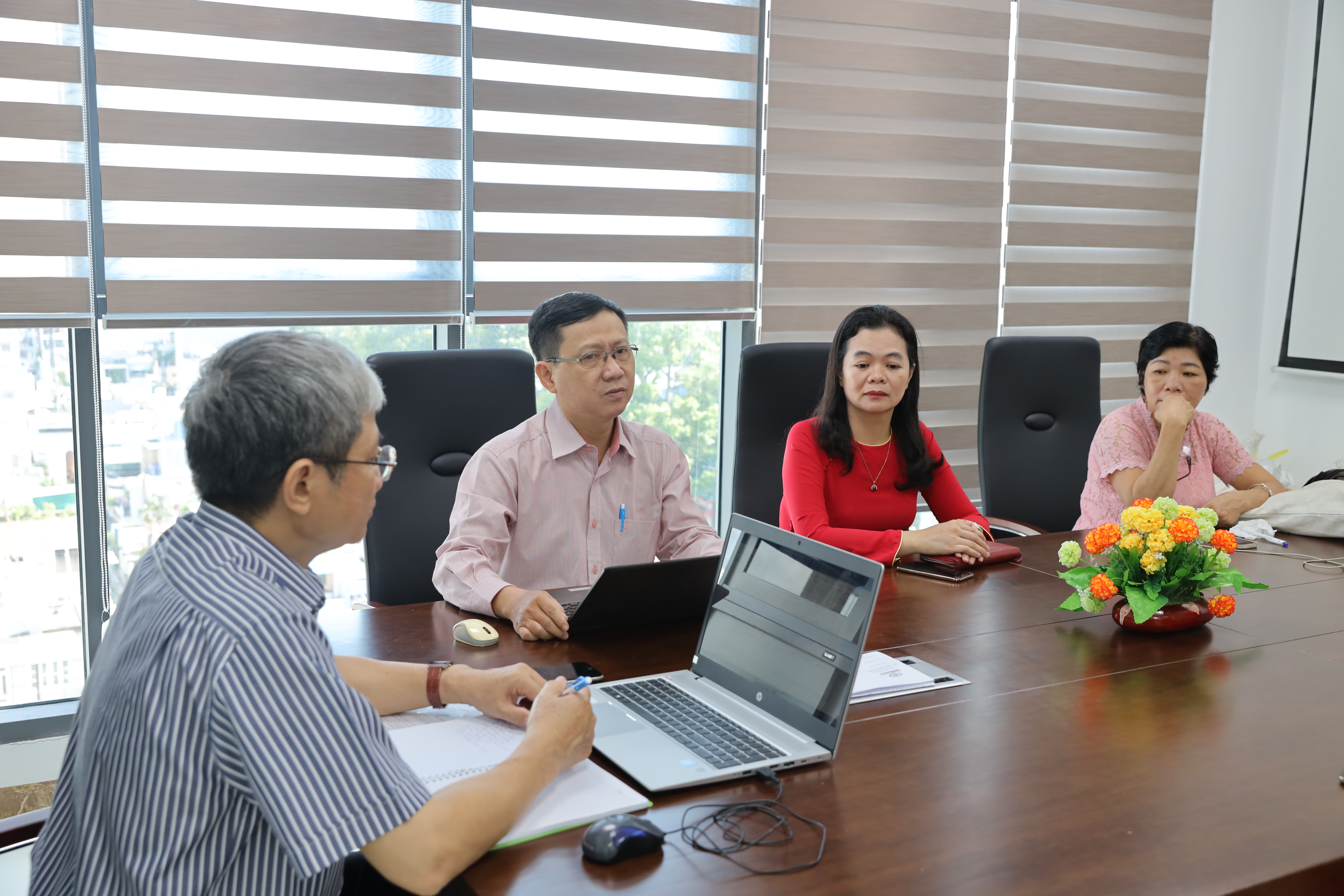 Buổi sinh hoạt khoa học tháng 01/2024 của GS.Dương Xuân Thịnh (Đại học Macquarie, Australia) với Viện Toán ứng dụng & Khoa Toán - Thống kê  (UEH -  CTD)